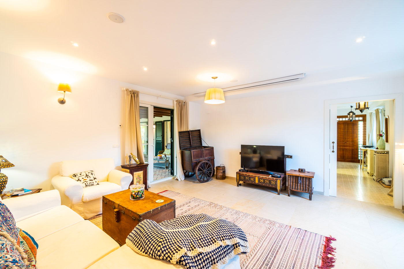 Esta casa disfruta de calefacción por suelo y aire acondicionado 